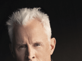 John Slattery: curiosità su Roger Sterling di Mad Men john slattery curiosità